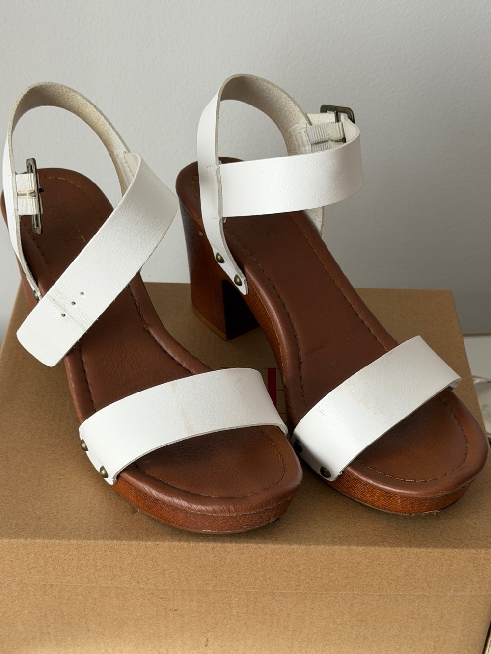 Dunes White Clog Platform Sandals Memory Foam Size 9⁠